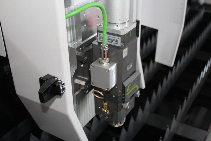 Automatic focus fiber laser cutting head BM110