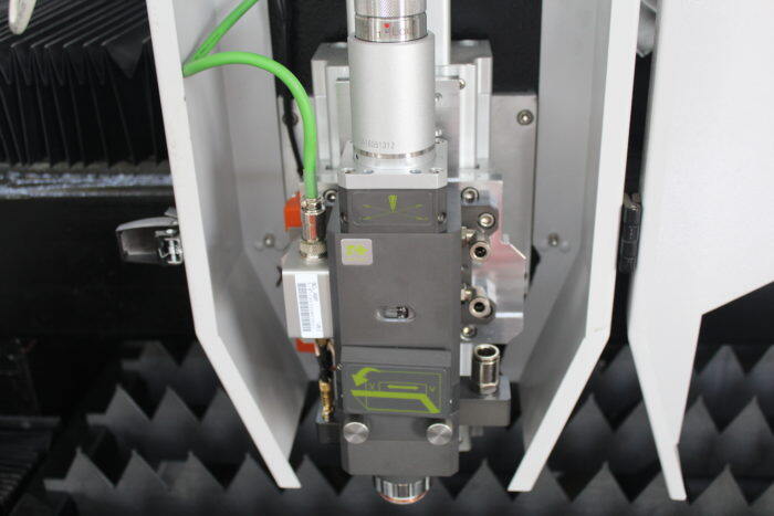 Error finding of fiber laser cutting head