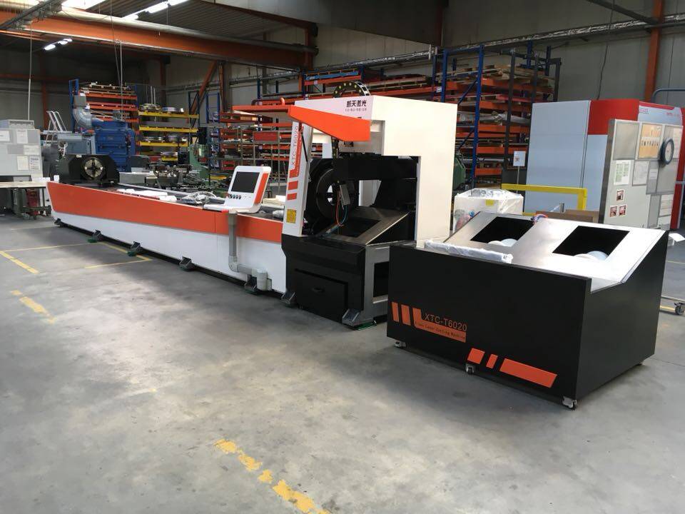 Metal tube fiber laser cutting machine
