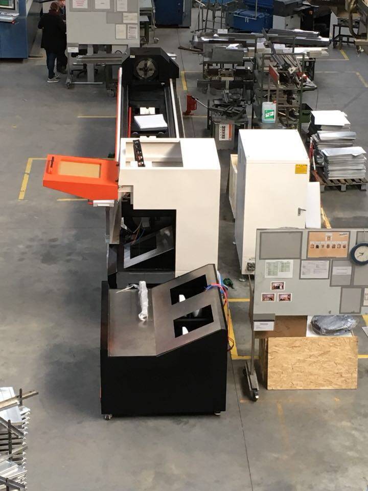 Metal tube fiber laser cutting machine
